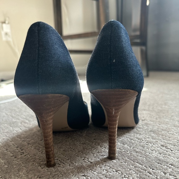 Size 6, bcbg pumps in faux denim-color. - Picture 5 of 6